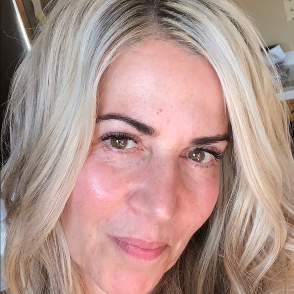 Meet your Posher, Debbie❣️💕🤗😊🍷😍☃️ - Picture 3 of 8